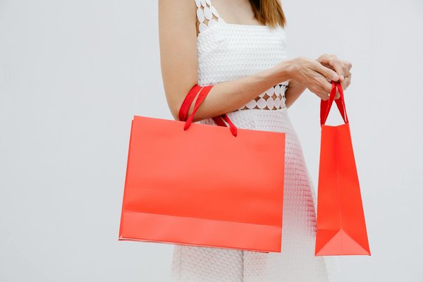 Les accessoires incontournables qui ont sublimé les podiums de la mode en 2022